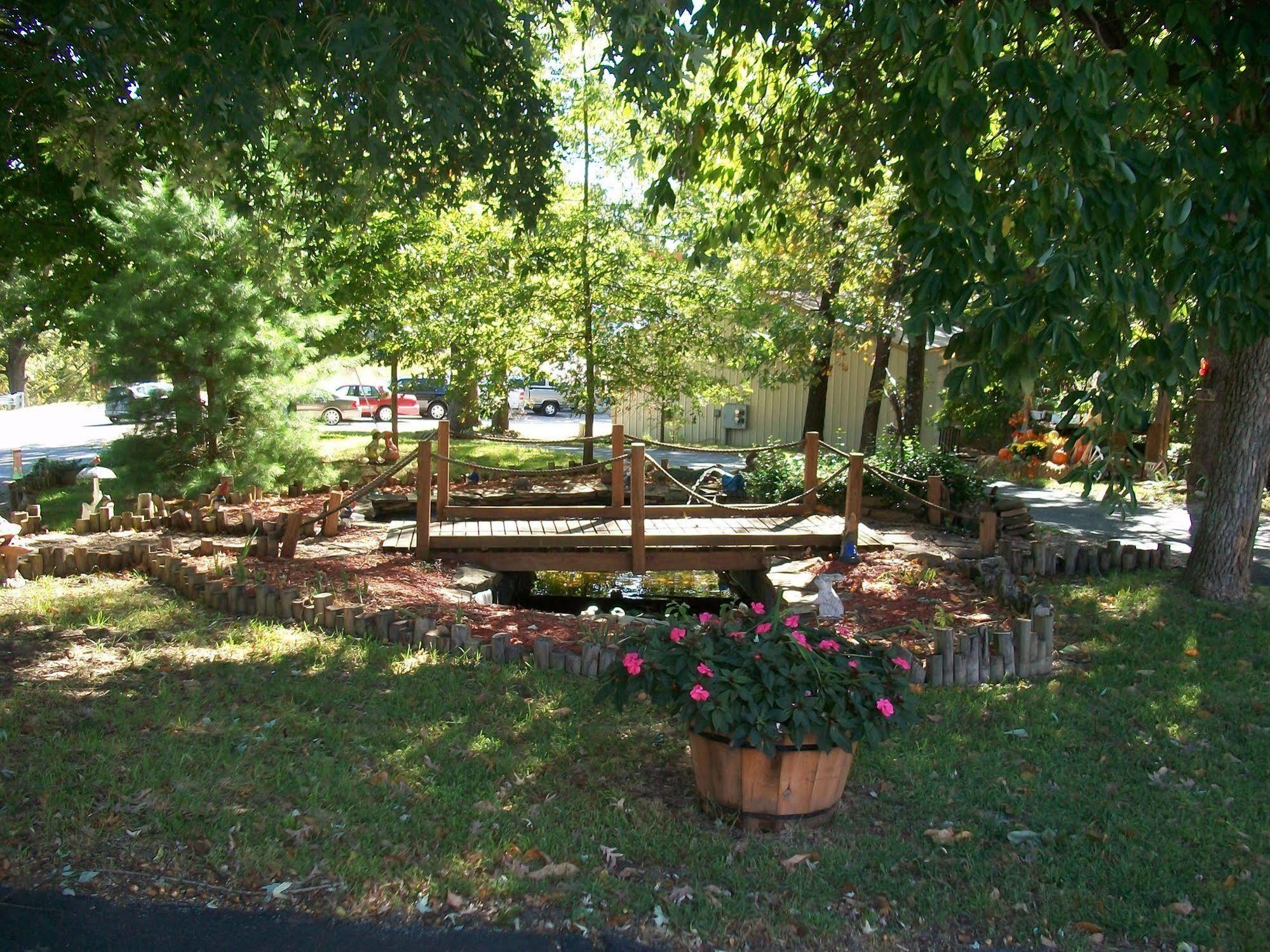 Shady Acre Inn And Suites Branson West Esterno foto